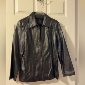 Colebrook Essentials Black Leather Jacket
Woman’s Size Medium